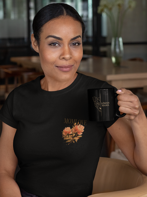 MOMLOVE T-SHIRT - BRUSTTASCHENDESIGN